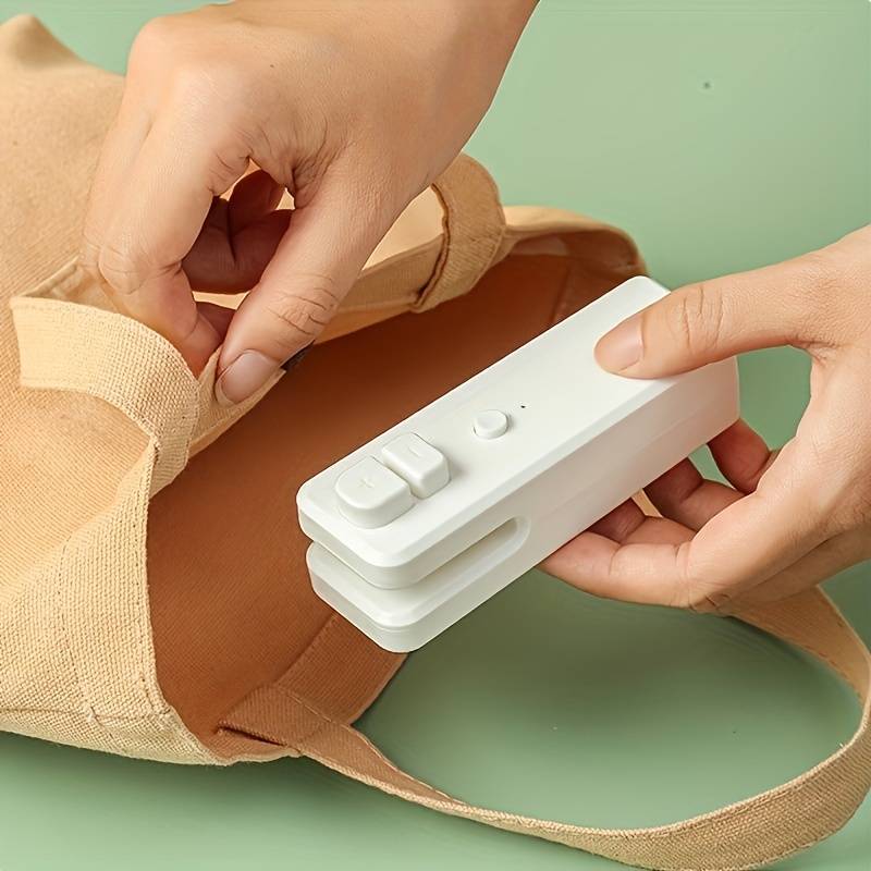 Custom Logo Mini Household Vacuum Sealing Machine: Keep Snacks Fresh & Portable For On-the-Go