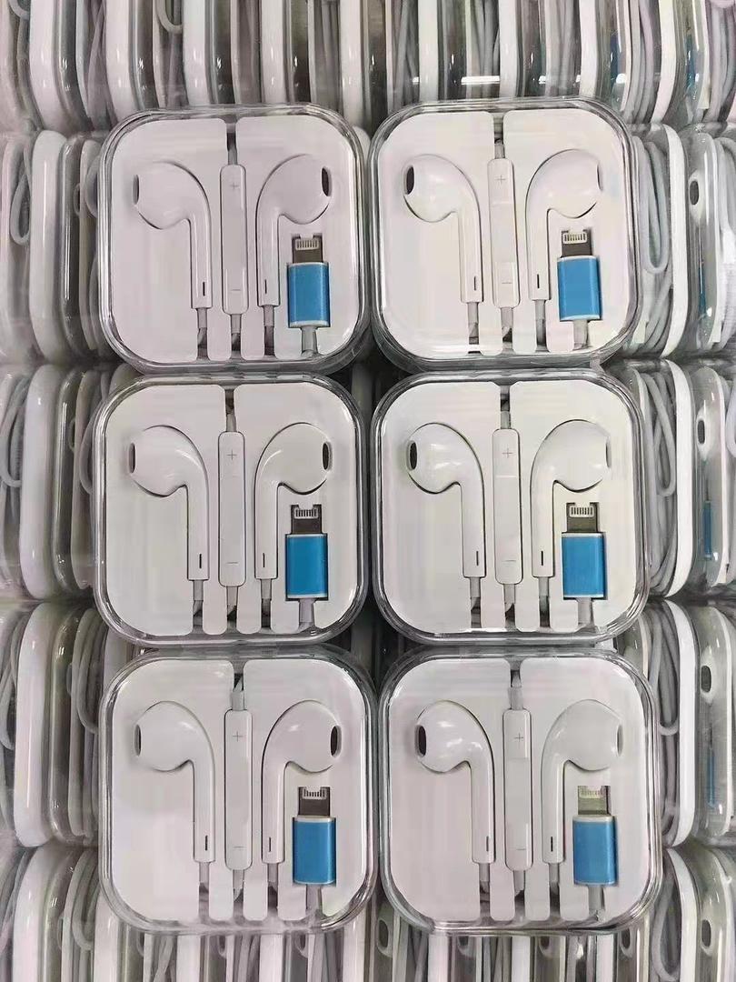 Wholesale Colorful Headphones With Volume Control and Microphone 3.5mm, Type C and Apple Headphones